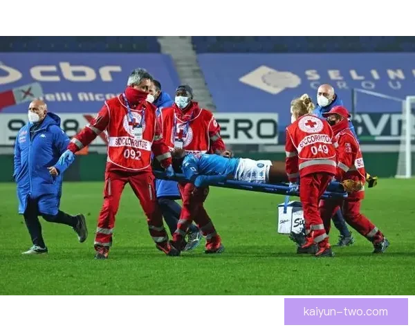 Osimhen 在训练场上的专注度持续提升，展现出强烈的竞技状态。