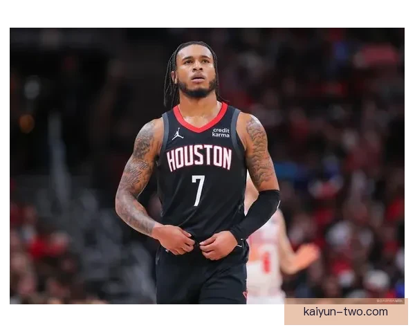 戴维斯持续提升个人技术水平，成为球队中不可或缺的核心球员。