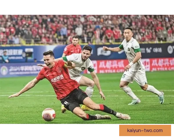 中超赛季冠军争夺激烈，多个球队表现稳健值得关注