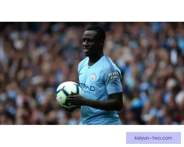 弗吉尔·范戴克本赛季表现稳健，助力利物浦防线持续提升